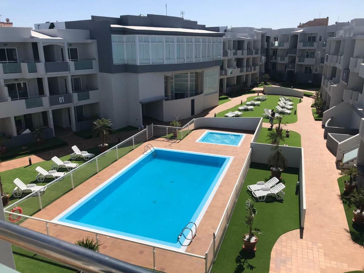 Nice And Sunny Apartment คอร์ราเลโฮ ภายนอก รูปภาพ